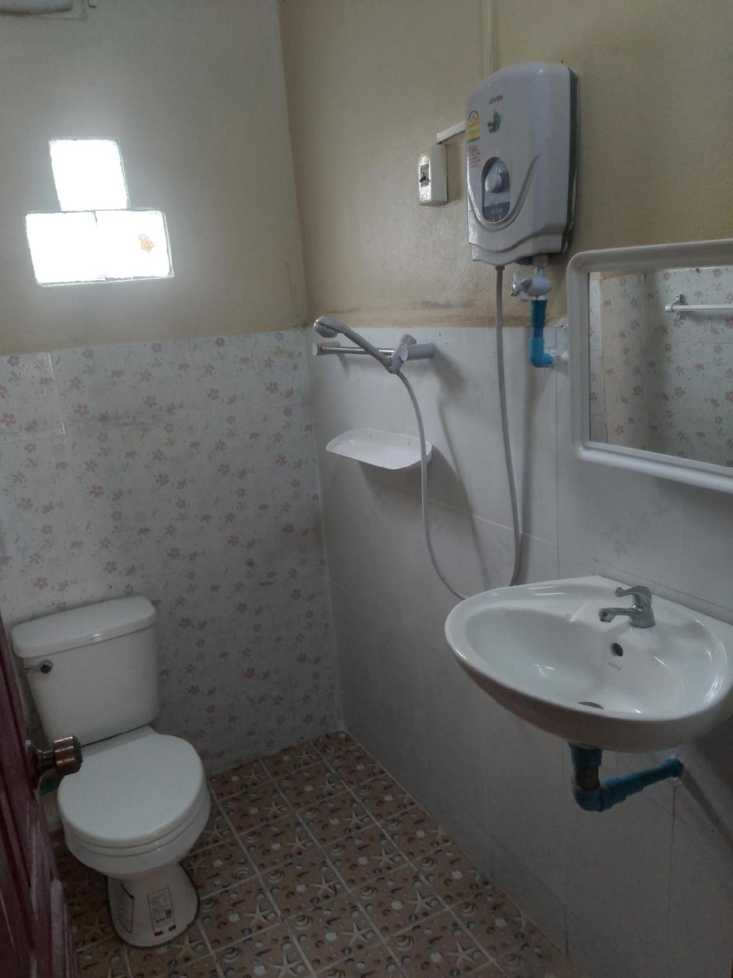 Lamorn Guesthouse Нонгкио Экстерьер фото